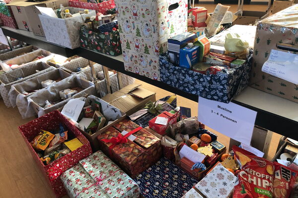 Weihnachtskisten-Aktion der Tafel Roesrath