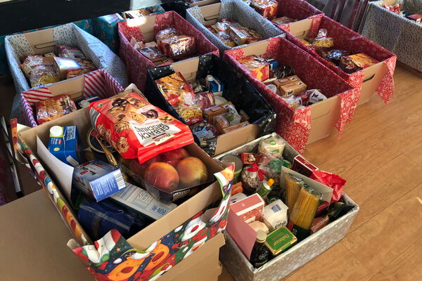 Weihnachtskisten-Aktion der Tafel Roesrath